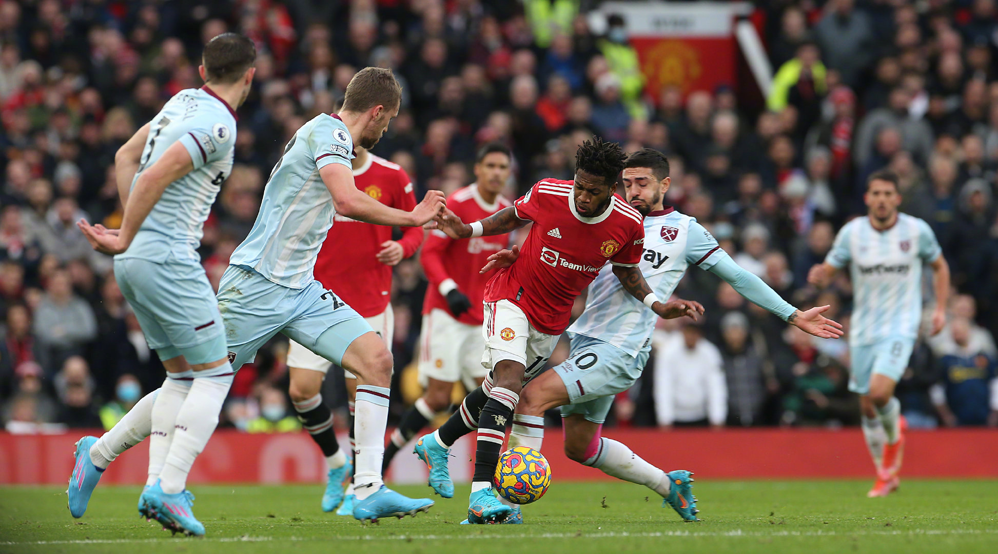 佩等球员在 佩等球员在